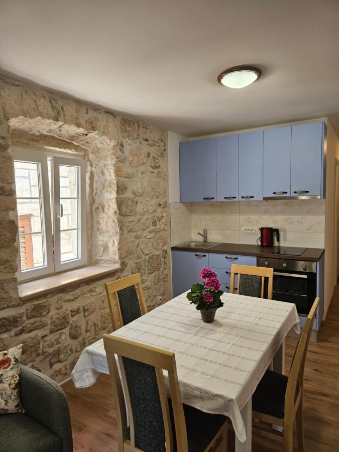 Apartman Eli Supetar Exterior foto