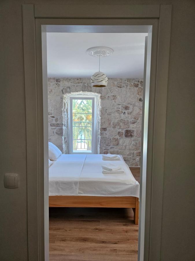 Apartman Eli Supetar Exterior foto